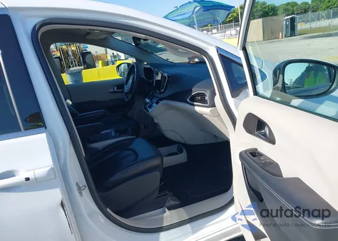 2023 Chrysler Pacifica Touring L z USA, uszkodzony, nr VIN 2C4RC1BG9PR624541